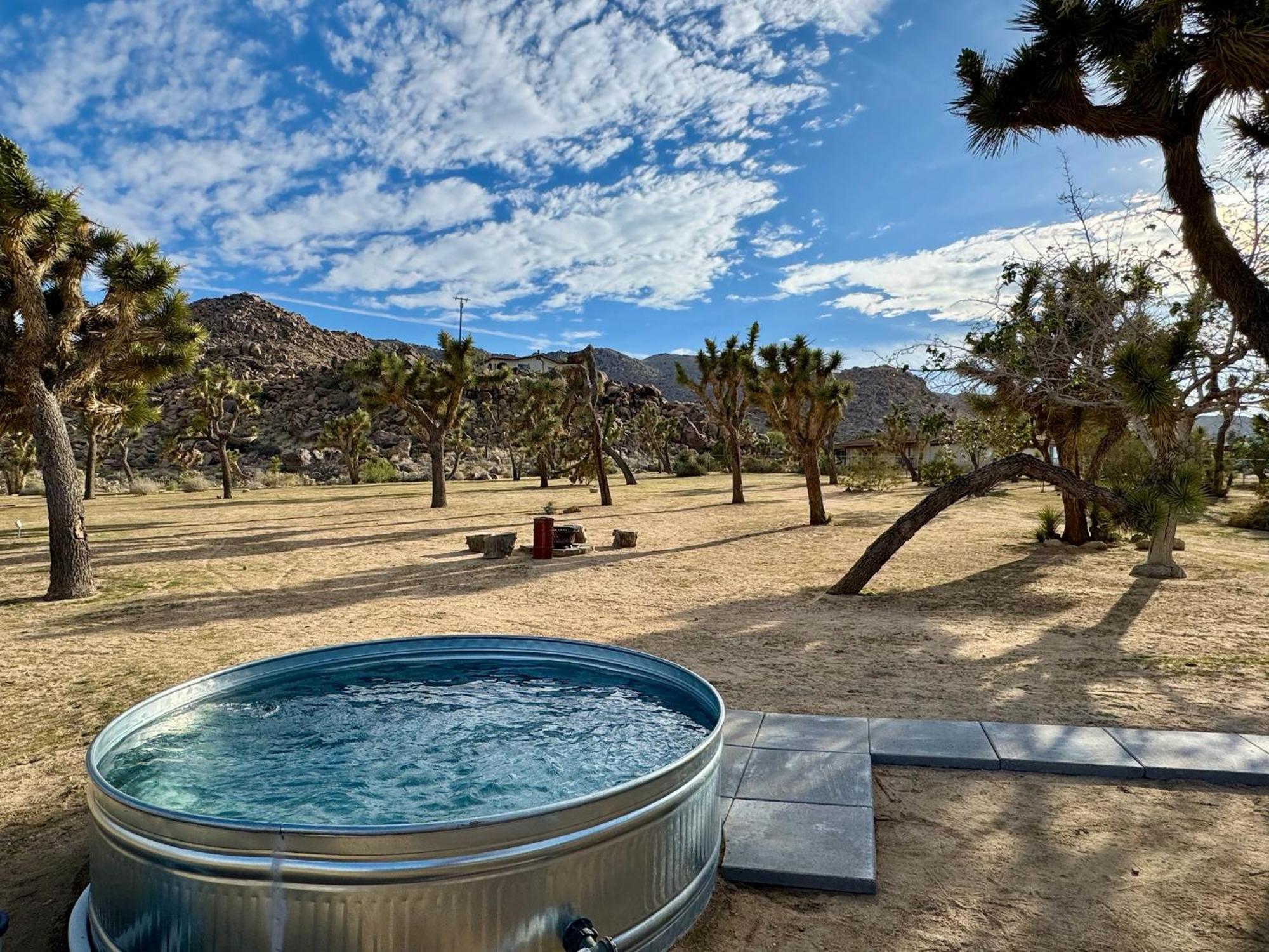 Epic Views, Huge House, Acres Of J-Trees To Explore, Hot Tub, Pool, Ac, And Mini-Golf โจชัวทรี ภายนอก รูปภาพ
